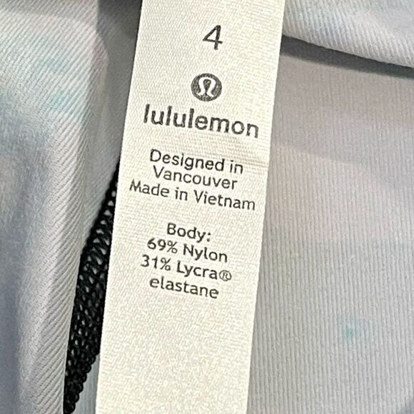 Lululemon Athletica Wonder Under Abstract Print Crop Leggings. Size 4.
Like new. - Picture 6 of 8